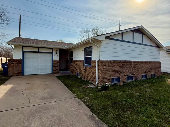 442 Hickory Ln, Valley Center, KS 67147