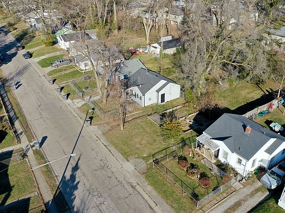 3rd image of 3525 Caroline Ave