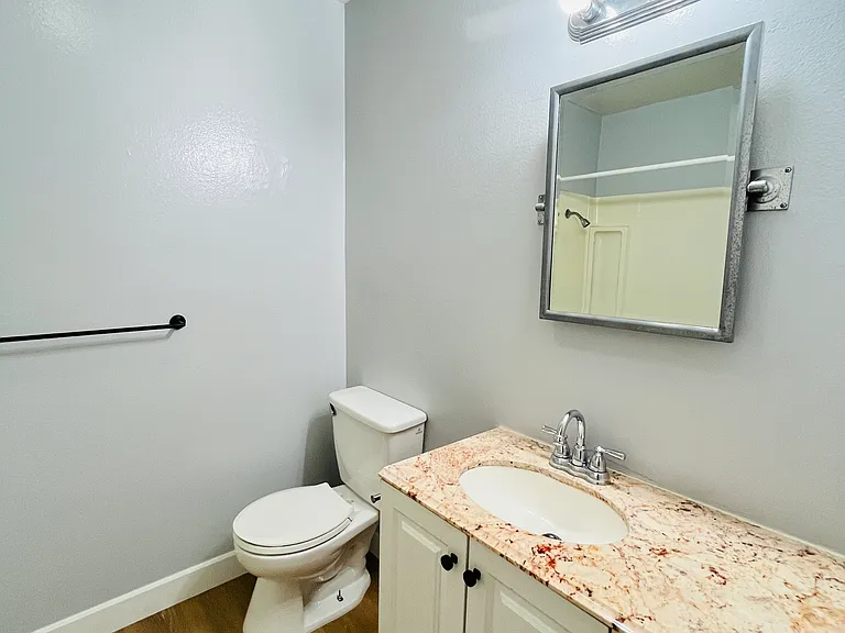 2521 W Sunflower Ave #R1 — Photo 15