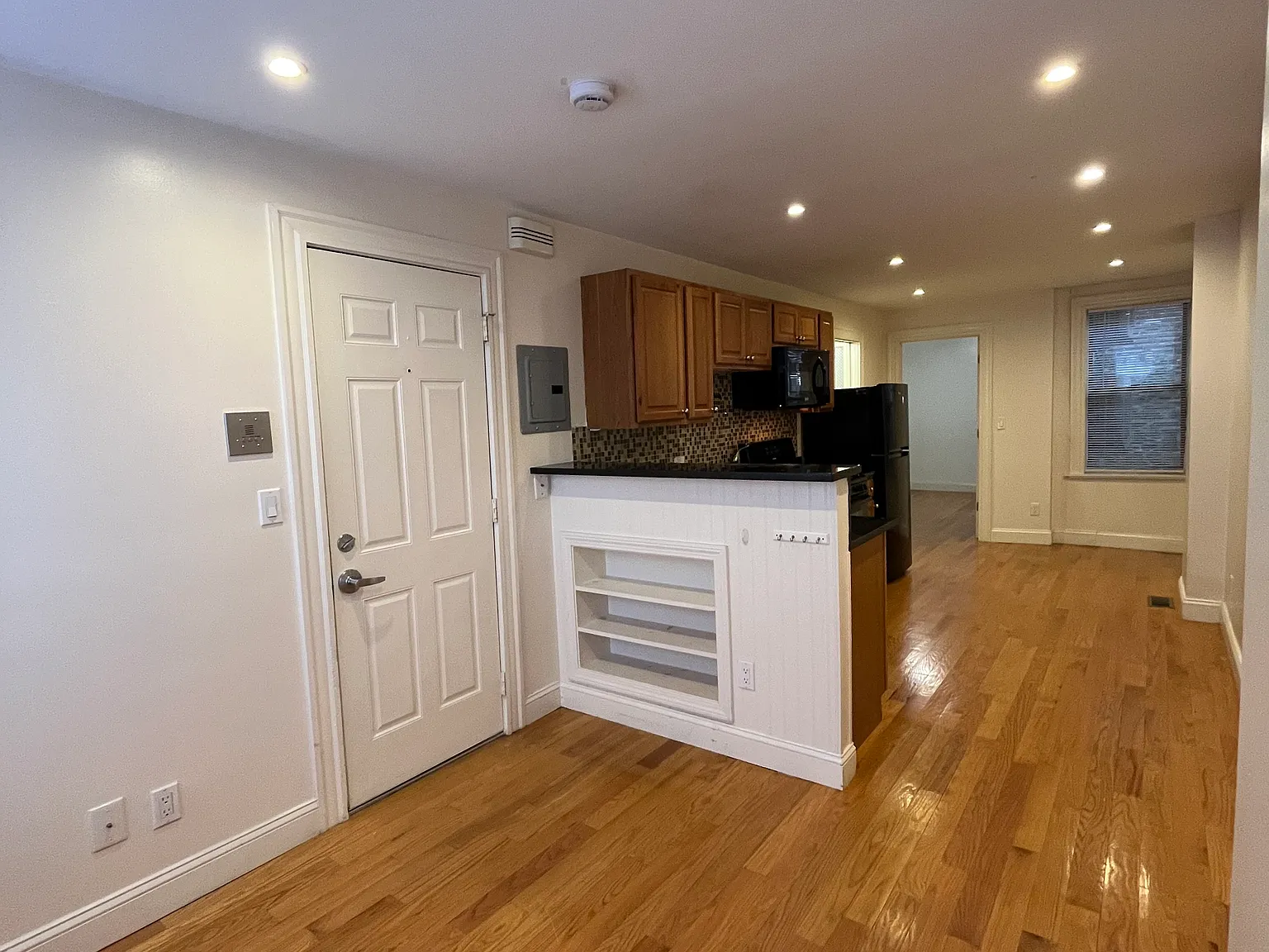1 bed, 9999 sqft, $3,100 — Photo 2