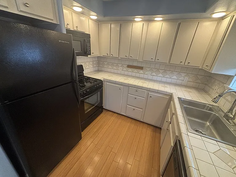 703 Barclay Hills Dr — Photo 10