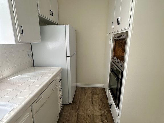 4th image of 5429 Newcastle Ave APT 206