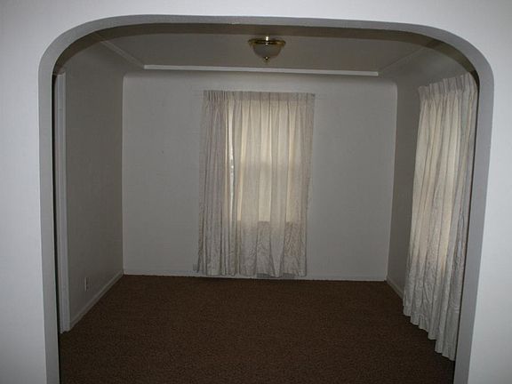 3rd image of 2704 W Lacrosse Ave