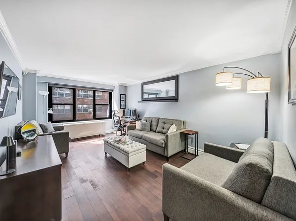 220 E 57th St APT 3A, New York, NY 10022