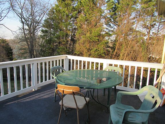 4th image of 806 E Piedmont St #2B
