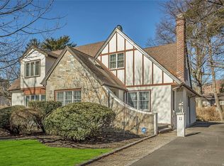 11 Melbourne Rd, Great Neck, NY 11021