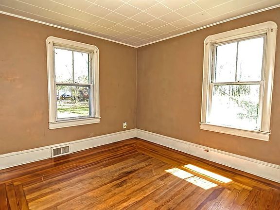 5th image of 40 Oakland Ave