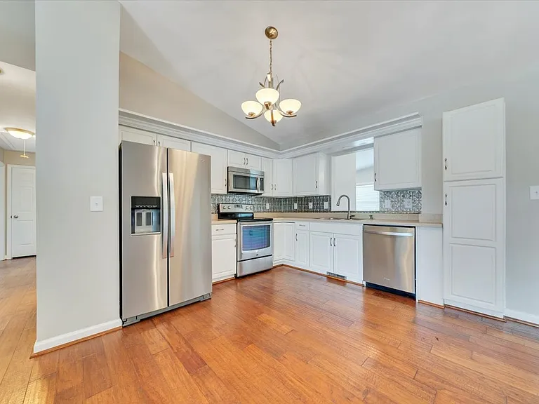 1905 Summerfield Dr — Photo 5
