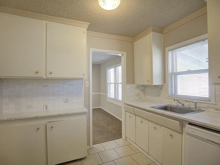 1325 S Delaware Ave — Photo 15