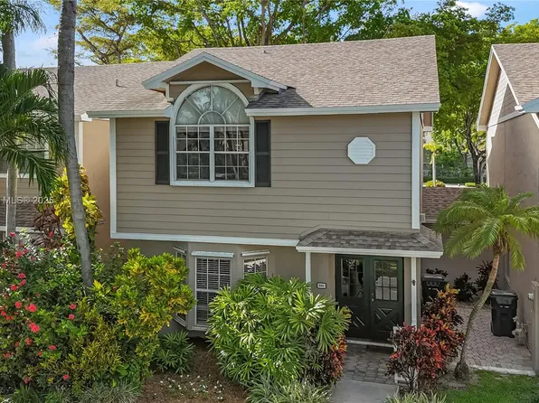 12201 SW 148th St APT 601, Miami, FL 33186