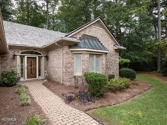 2nd image of 3076 Dartmouth Drive