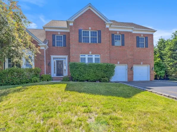 16 Commanders Ct, Totowa Boro, NJ 07512