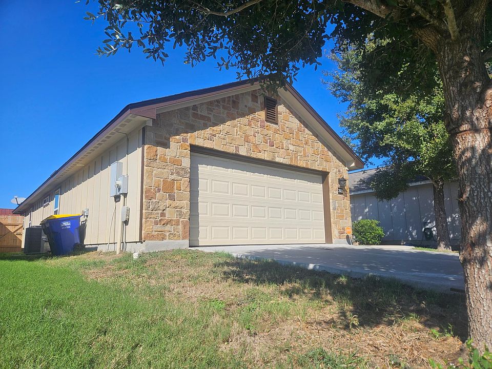 2608 Alamo St, Gonzales, TX 78629 Zillow