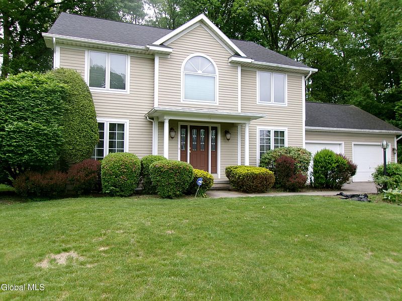 3rd image of 15 Pinecrest Drive