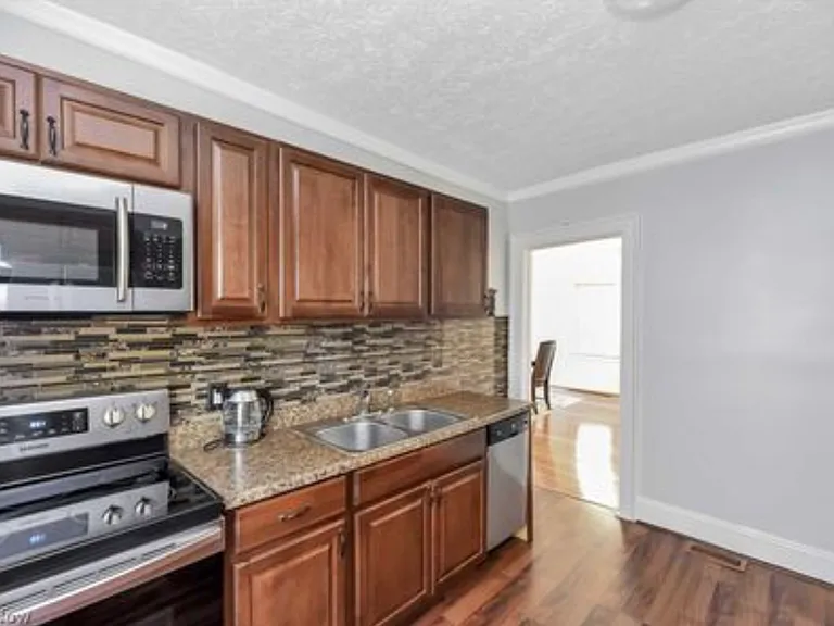 1642 Grace Ave #2 — Photo 9