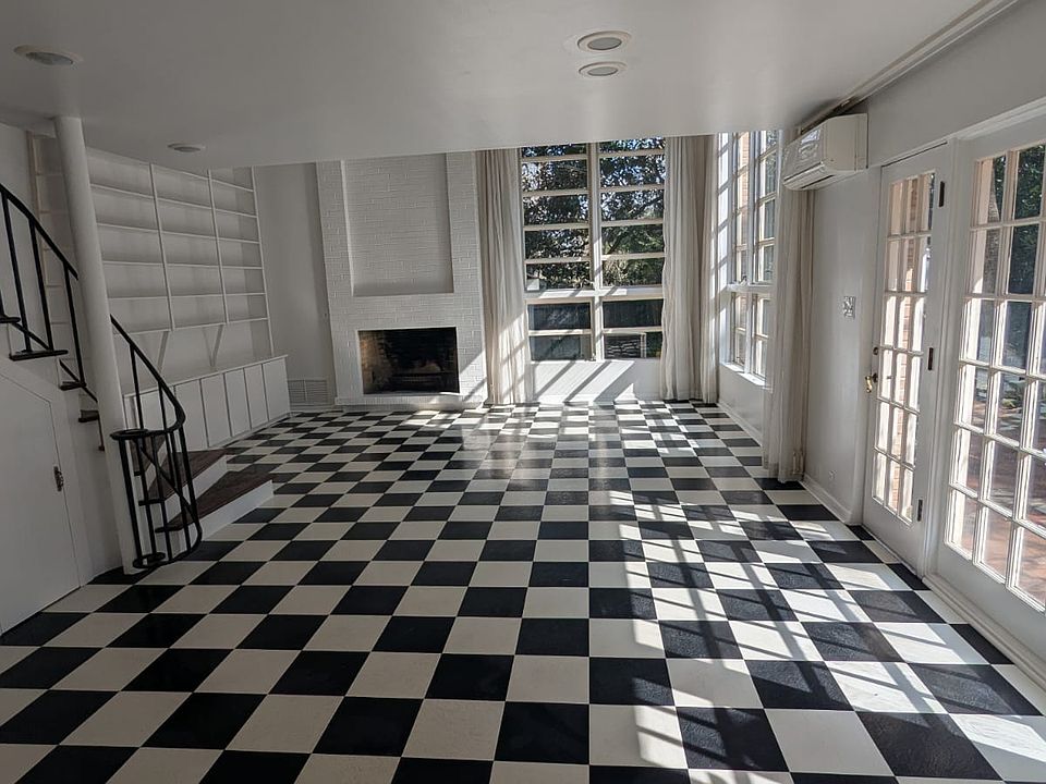 1st image of 203 N Meridian St