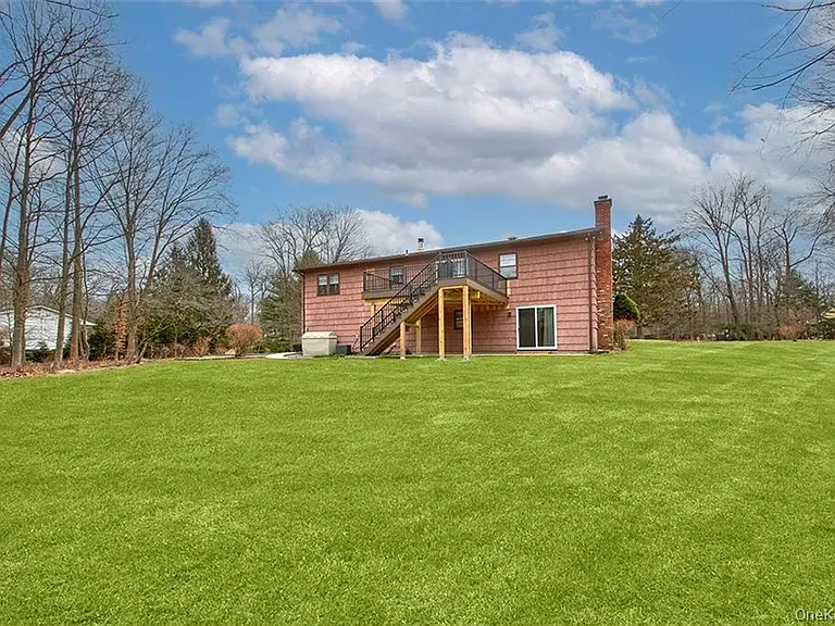 74 Edgewood Rd — Photo 23