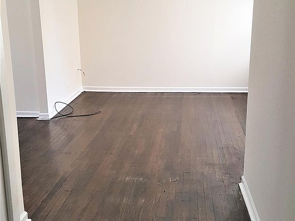 3rd image of 4006 N Kenmore Ave APT 1S