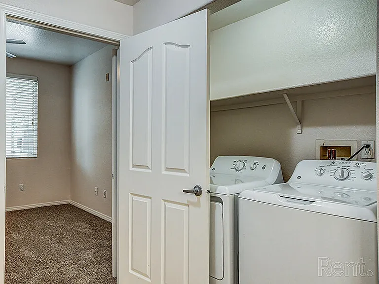 Fleetwood Apartments — Photo 26