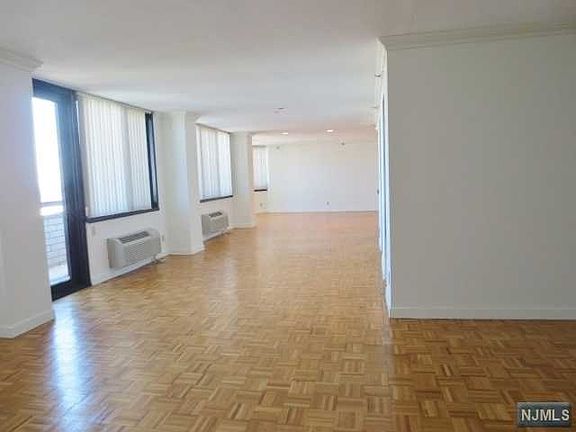2nd image of 1265 15th St Ph B