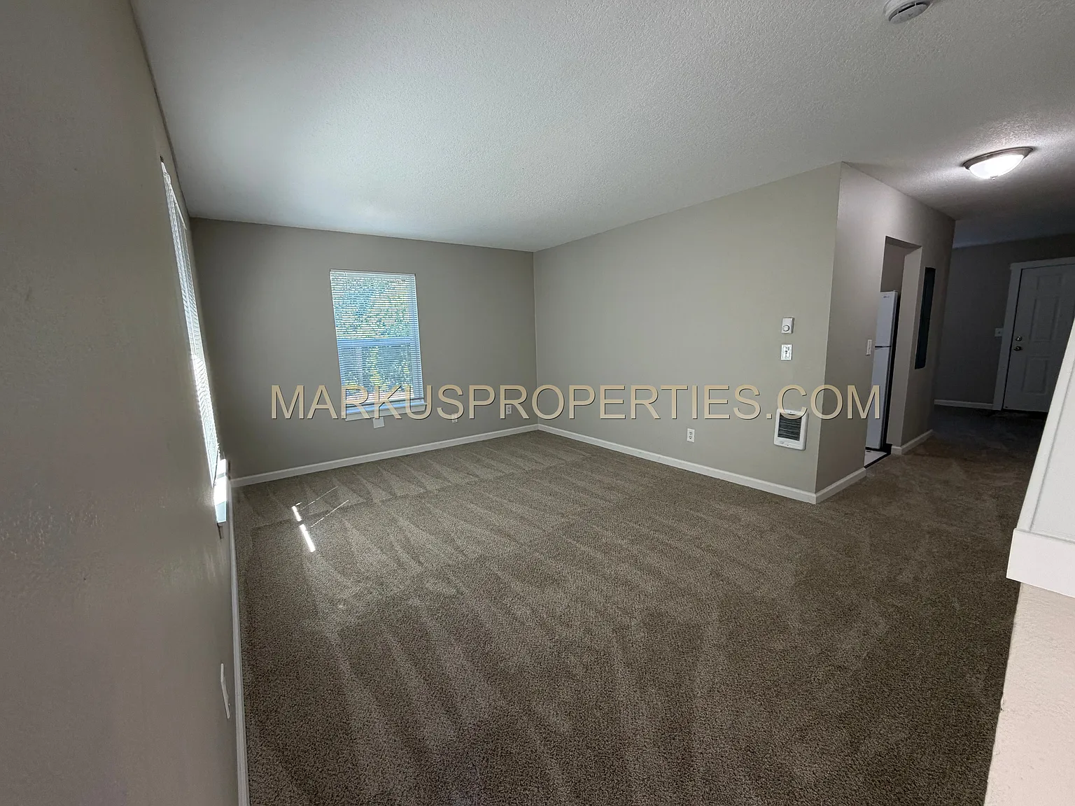 3 bed, 1.5 bath, 1300 sqft, $1,895 — Photo 2