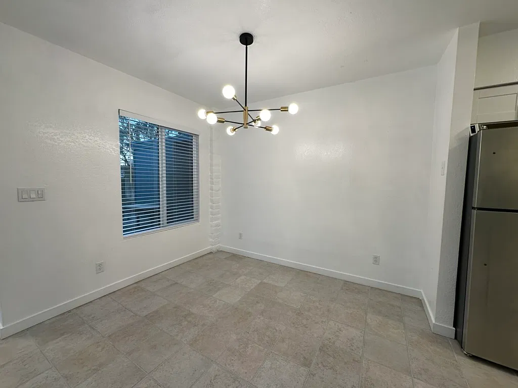 2529 N Forgeus Ave — Photo 4