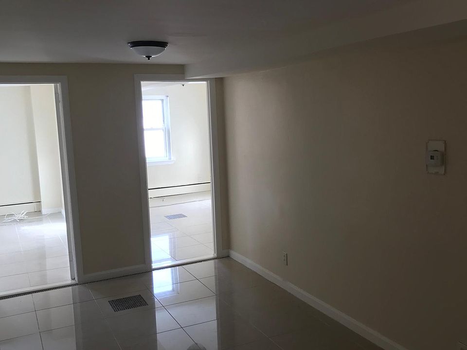 1st image of 2757 Seymour Ave