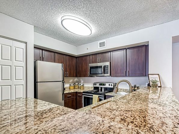 11 NW 45th Ave #10-306