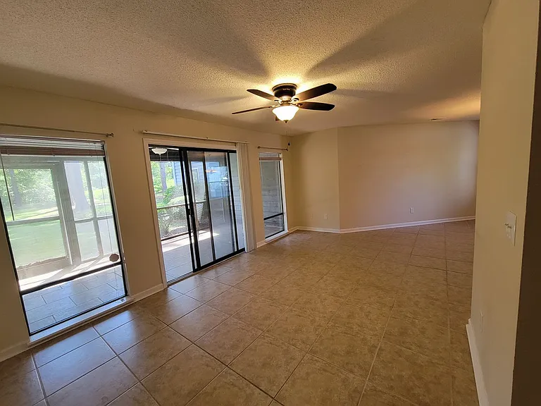 702 Azalea Dr #483 — Photo 2