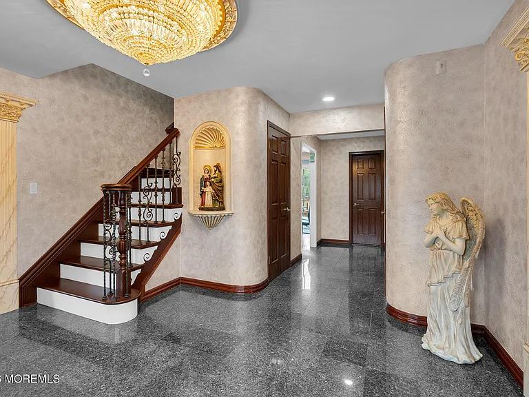 30 Scott Dr — Photo 5