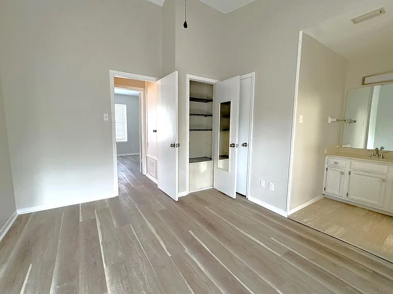 5900 Grelot Rd #504 — Photo 20