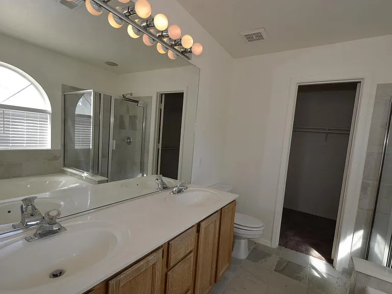 630 N Diane Ct — Photo 7