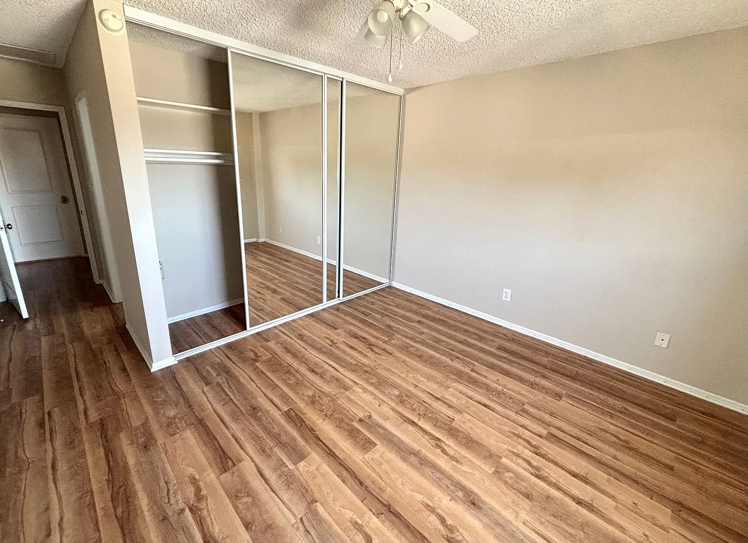 3570 Del Amo — Photo 4