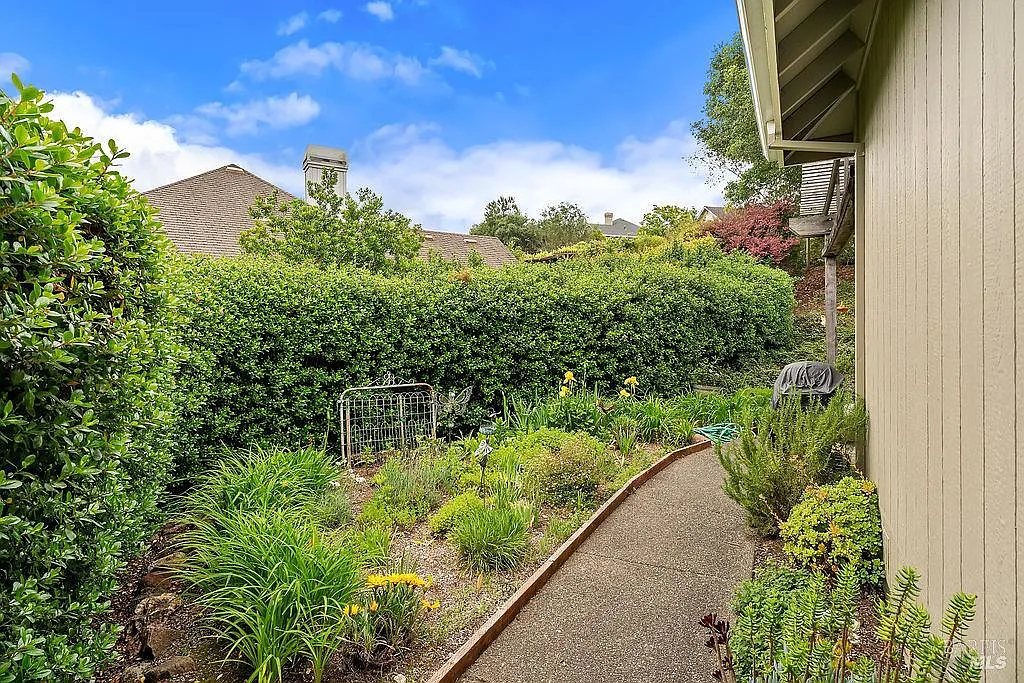 6252 Meadowstone Drive - Photo 4
