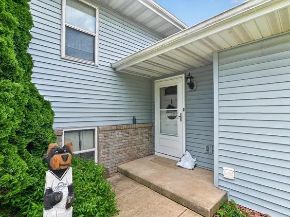 808B N Clover Ln, Cottage Grove, WI 53527