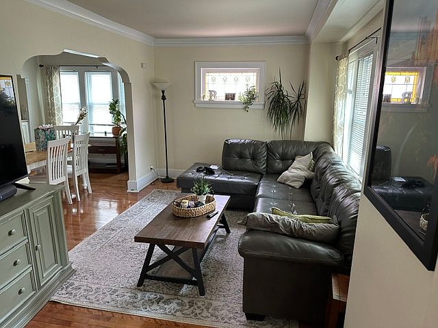 1st image of 2062 Ludington Ave