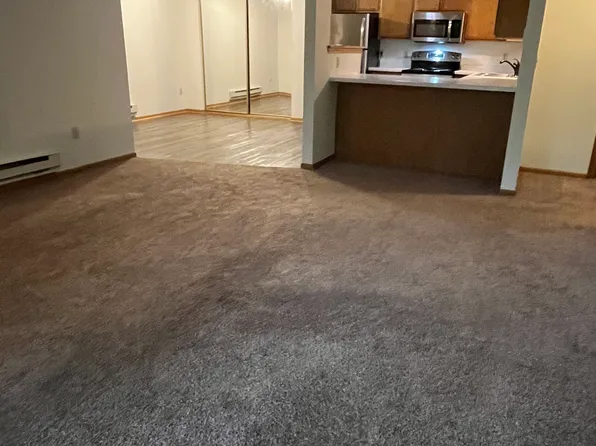 155 W Oak Leaf Dr #13, Oak Creek, WI 53154