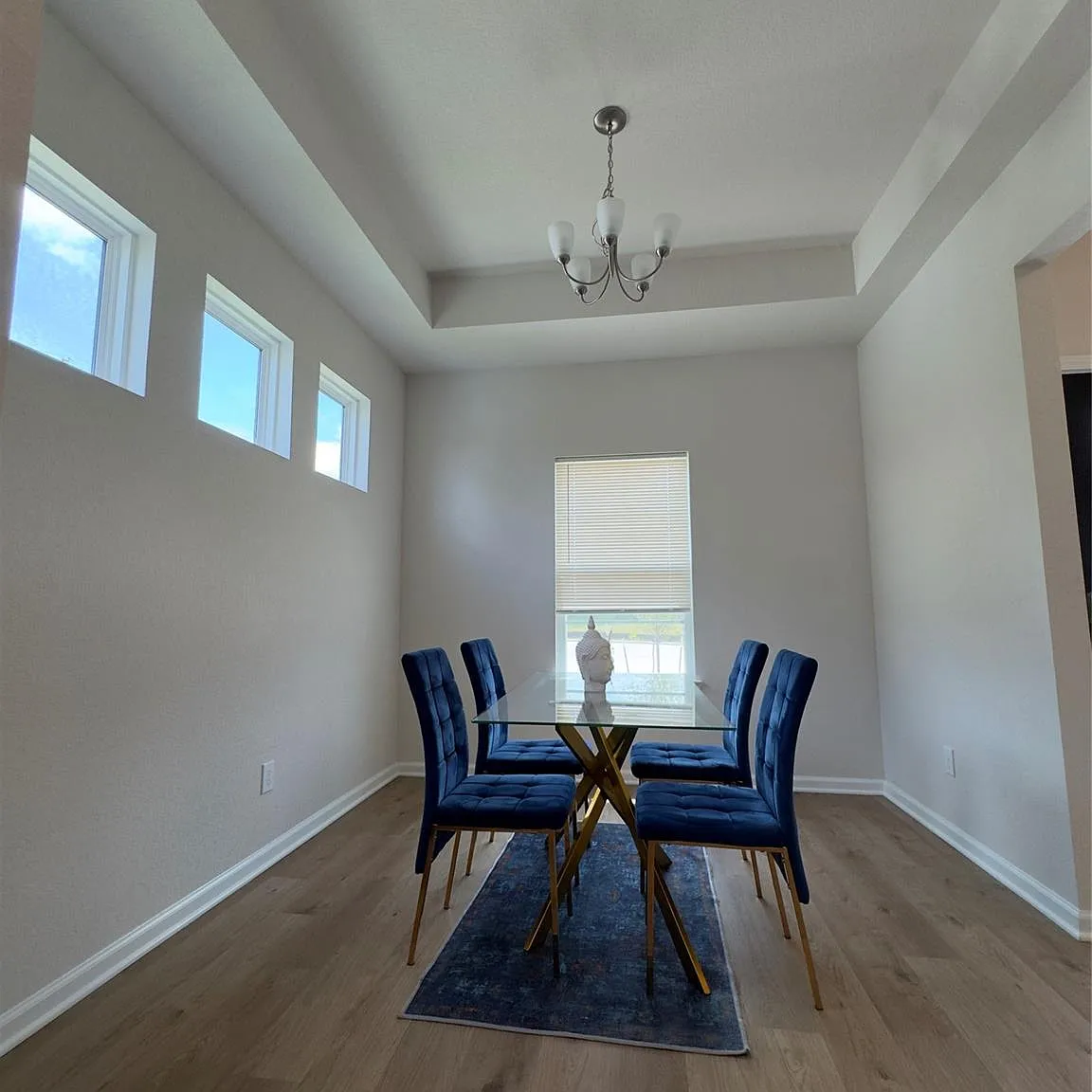4 bed, 2.5 bath, 2276 sqft, $2,100 — Photo 3