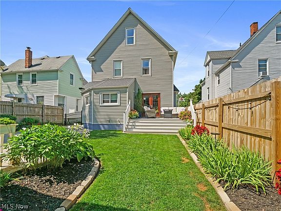 4th image of 1639 Rosewood Ave