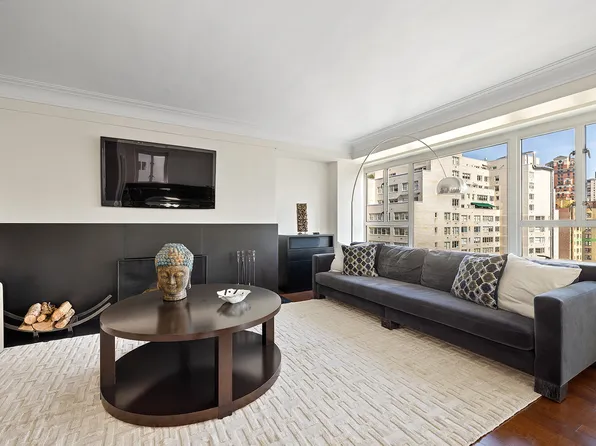 200 East 66th Street B1702 image 2 of 17