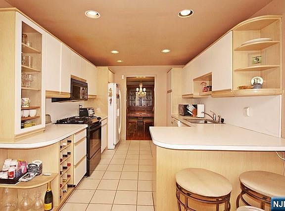5th image of 340 French Ct