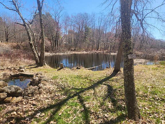 3rd image of 1257 N Pond Road