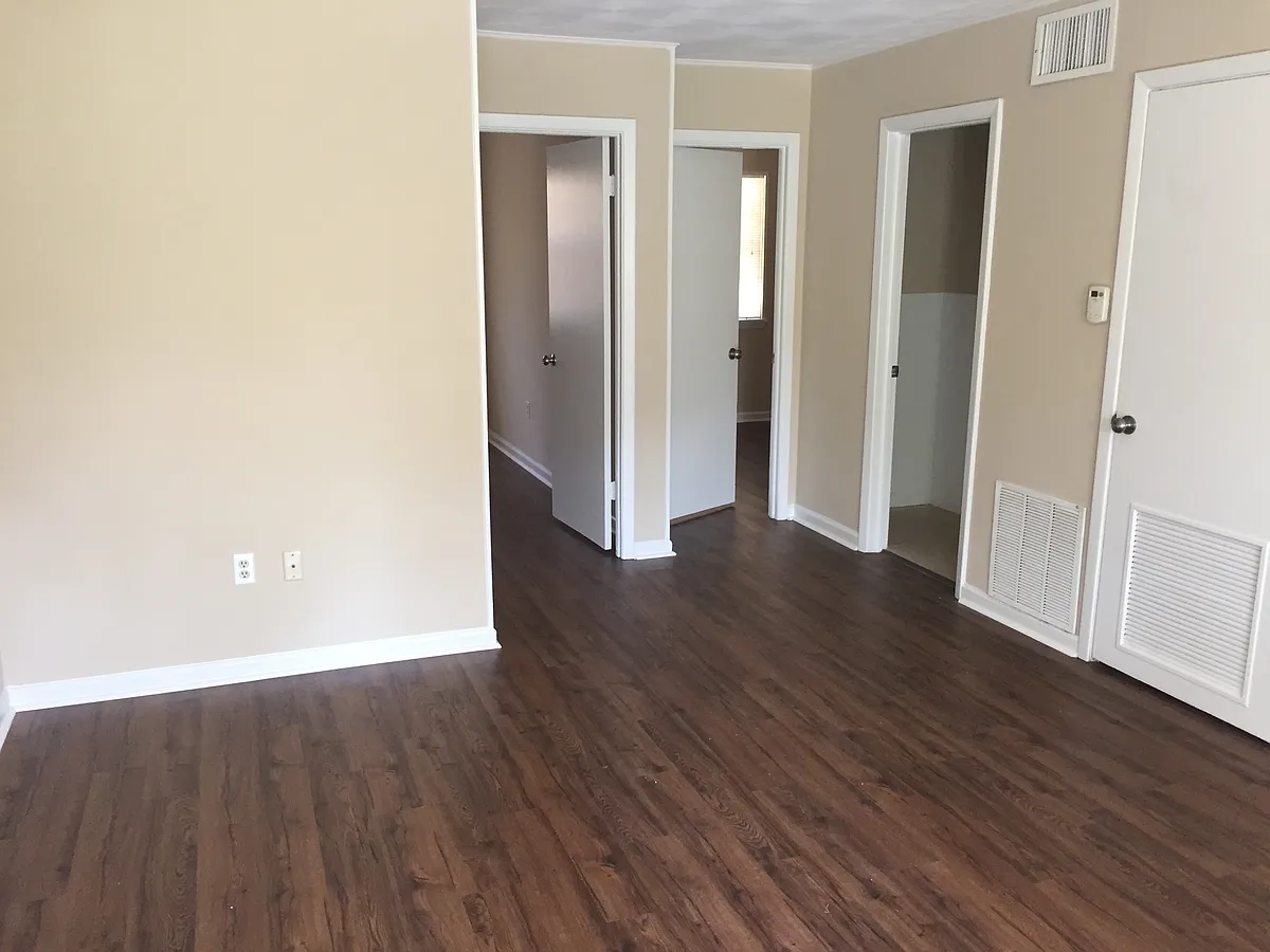 Building Photo - 2100 Kavanaugh Blvd #E