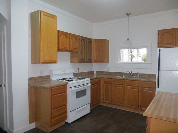 3rd image of 795 Silver St