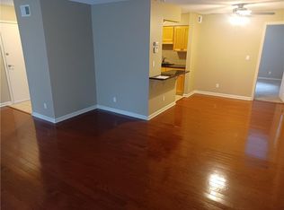 4153 Roanoke Rd APT 16, Kansas City, MO 64111