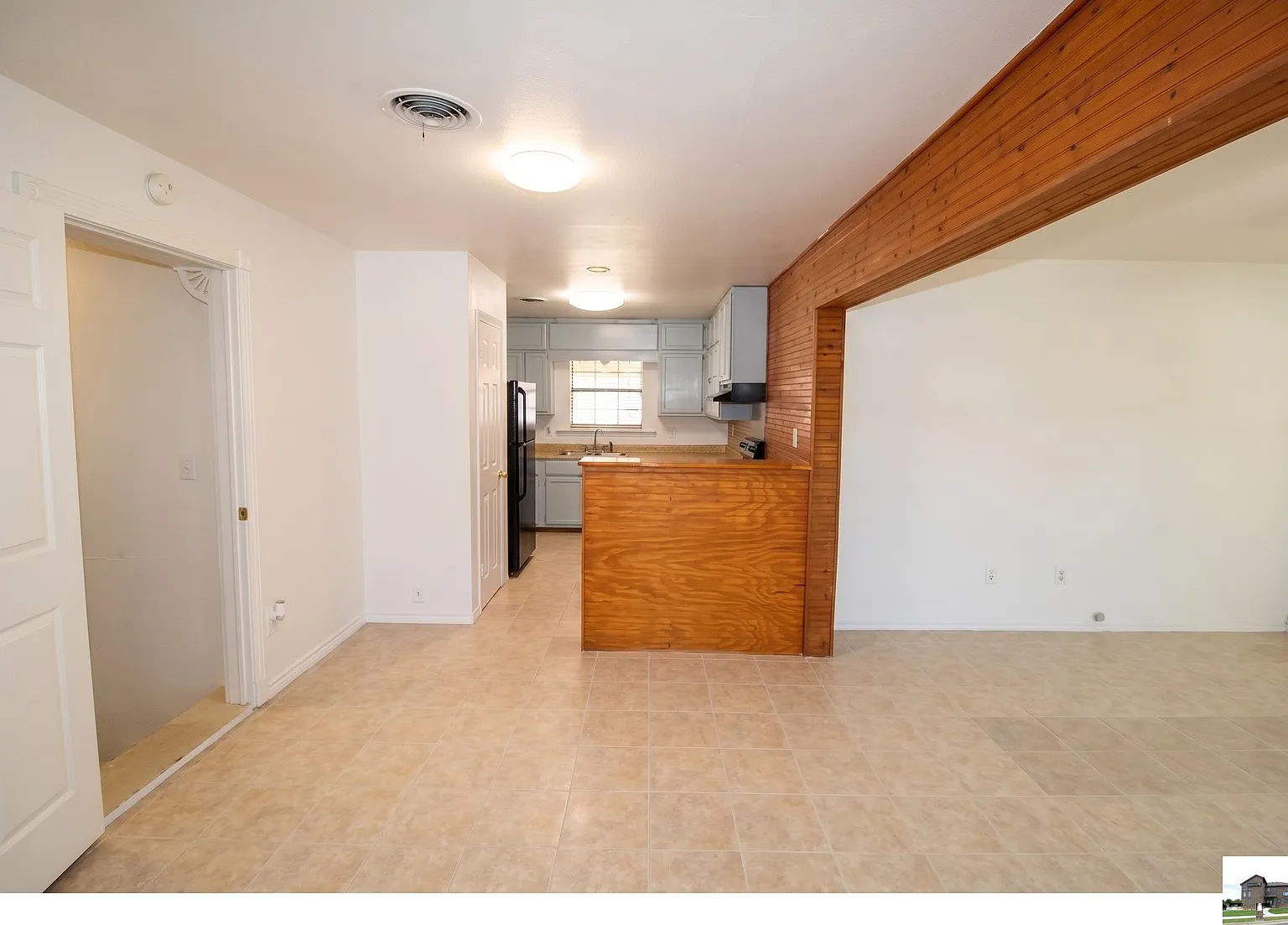 4 bed, 1.0 bath, 1433 sqft, $1,250 — Photo 2