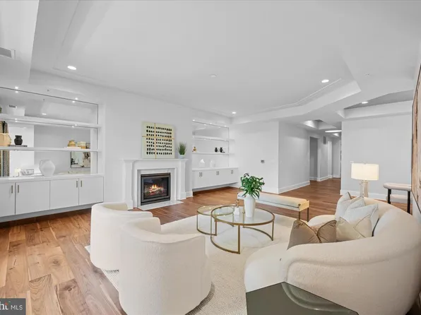 8121 River Rd Unit 423, Bethesda, MD 20817