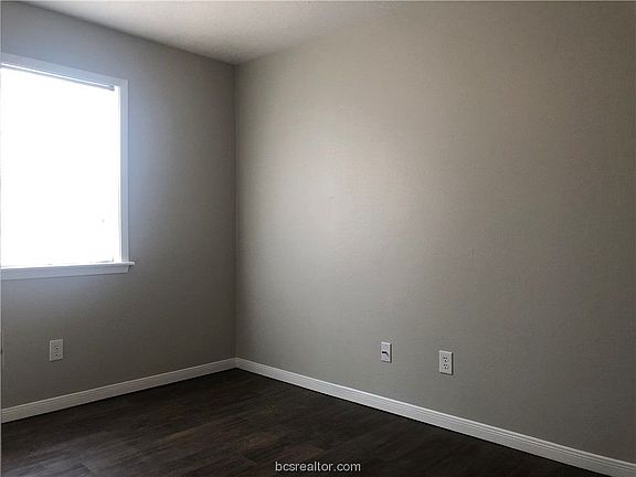 5th image of 403 Manuel Dr #A-d