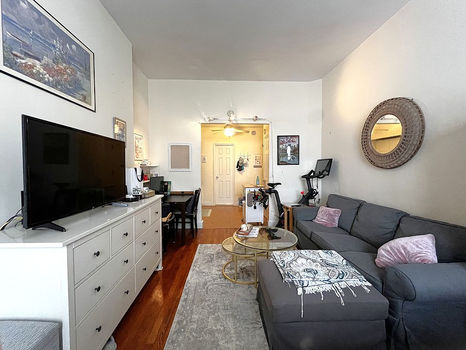 2nd image of 34 W 86th St APT 4A