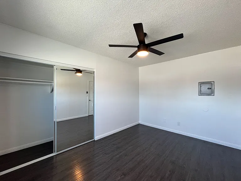 1335 Stanley Ave — Photo 8